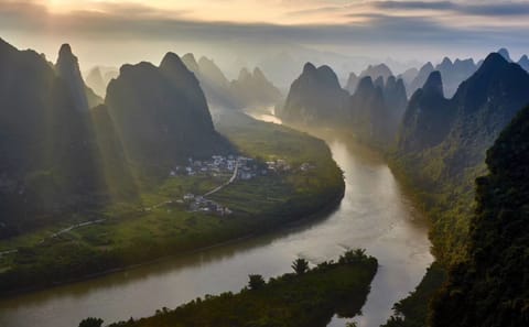 Yangshuo and Li River Sightseeing Tour in Guilin