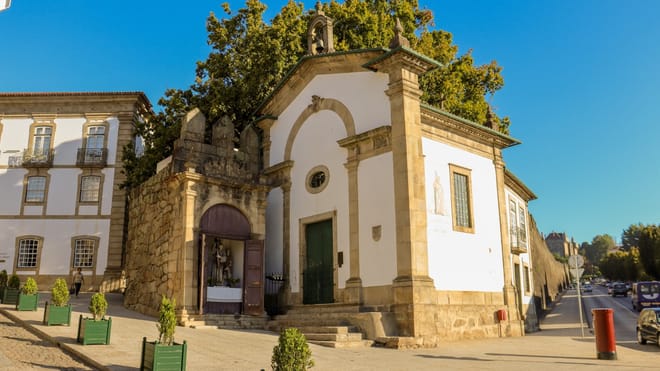 Private Day Tour from Porto: Guimarães, Braga and Bom Jesus 7