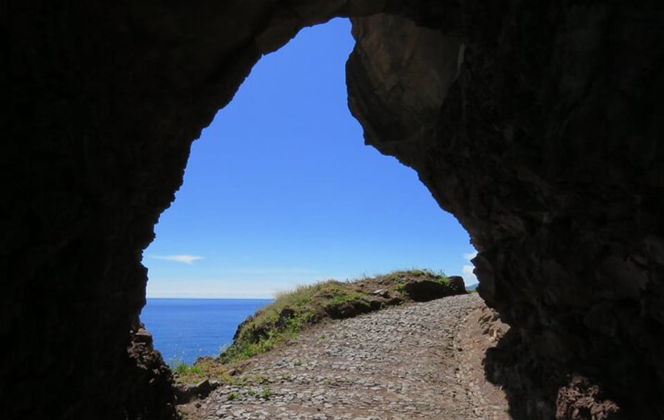 Southwest Madeira Full-Day 4x4 Tour to Calheta and Jardim do Mar