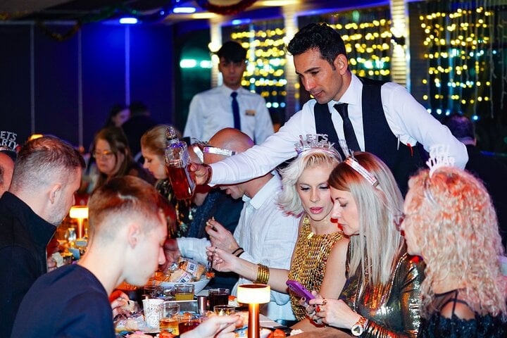 Istanbul by Night: All Inclusive Bosphorus Dinner Cruise & Drinks 7