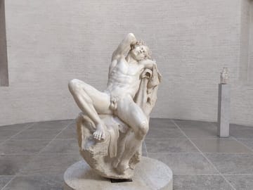 Königsplatz Walking Tour: History and Resilience in Munich