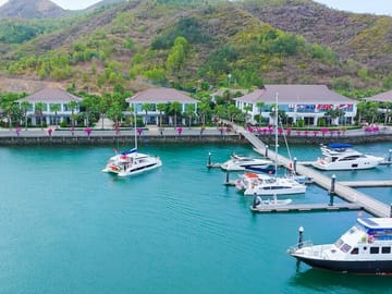 Yacht Sailing and Snorkeling Tour in Nha Trang, Vietnam