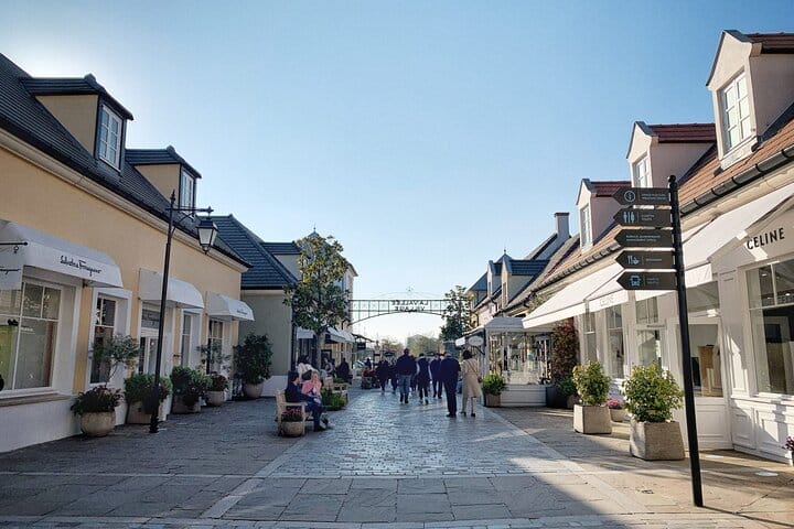 Private Tour in Le Marais district and Vallée Village 5
