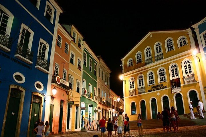 Pelourinho Night Tour: Dinner & Folkloric Show in Salvador