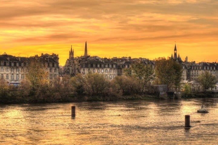 TOP Bordeaux Private Guided Tour with your Mobile 6