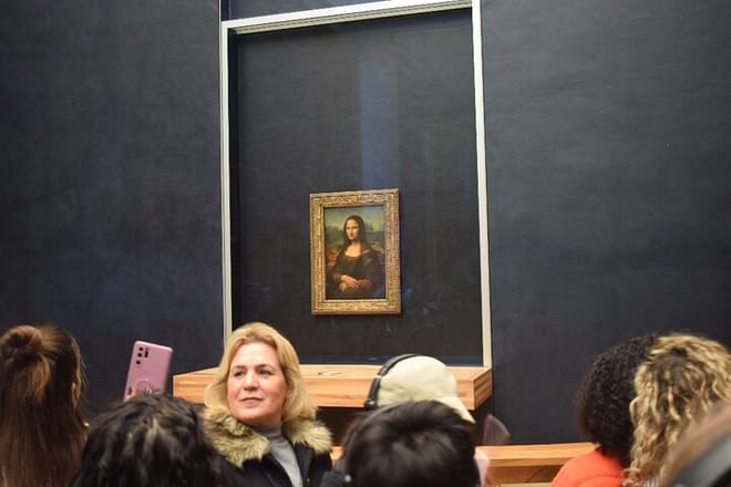 Paris : Louvre Museum Guided Tour with Pre-Booked Tickets