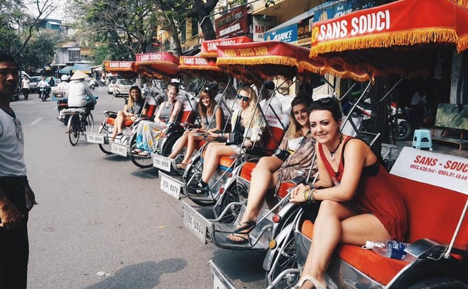 (5 Hours) 3 in 1 Special Tour: Cyclo, Street Food Tour & Foot Spa