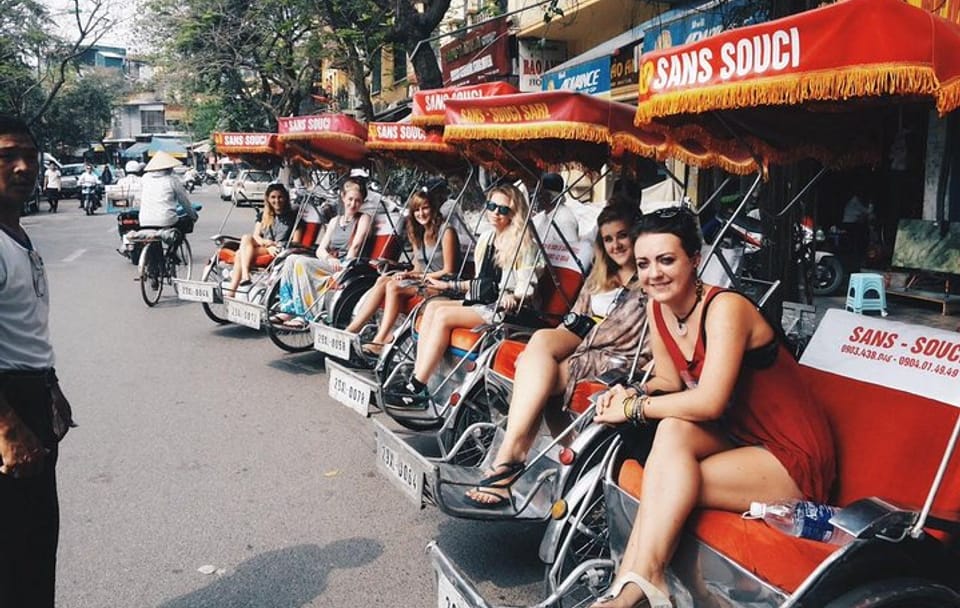(5 Hours) 3 in 1 Special Tour: Cyclo, Street Food Tour & Foot Spa
