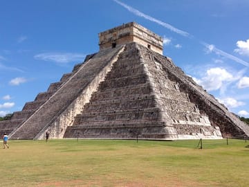 Mayan pyramid chichen itza