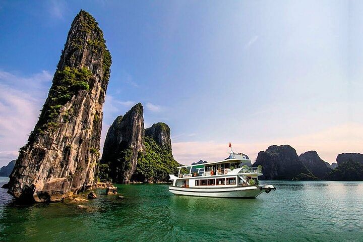 Wonderbay Cruise Day Tour: Explore Halong Bay’s Stunning Caves & Islands