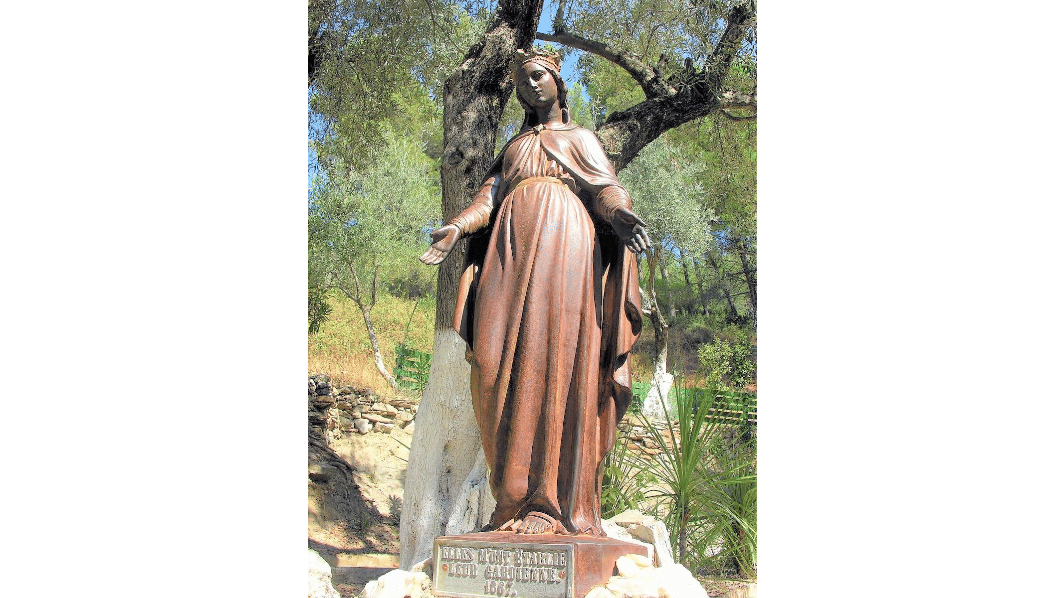 Estatua de la Virgen María