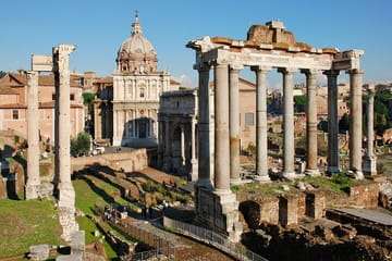 Photoshoot Experience at the Roman Forum in Rome