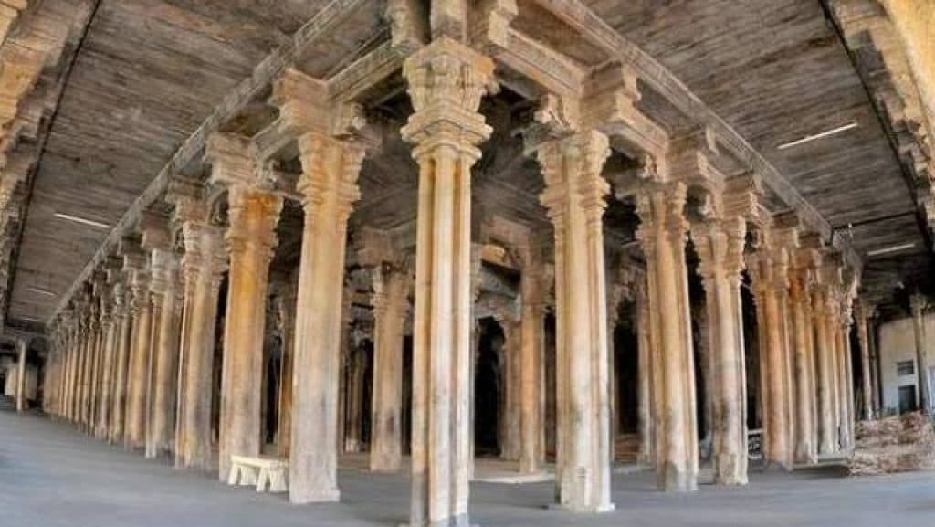 Backwaters & Beyond: Exploring South India’s Temples