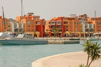 Private City Tour &amp; Magic Catamaran Snorkeling &amp; Parasailing Adrenaline-Hurghada