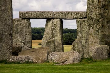 Stonehenge Day Trip from London with Guided Tour