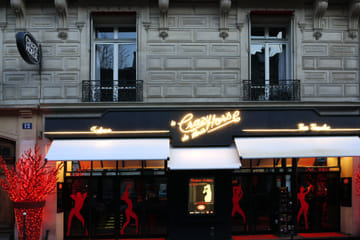 Romantic Dinner and Cabaret Experience in Paris