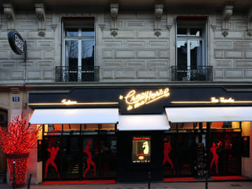 Romantic Dinner and Cabaret Experience in Paris