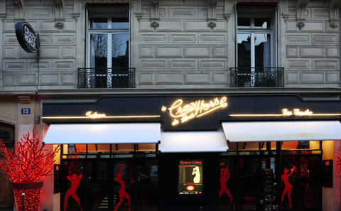 Romantic Dinner and Cabaret Experience in Paris