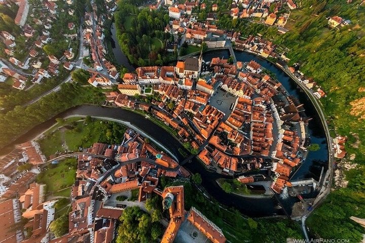 Salzburg to Prague Private Transfer with Cesky Krumlov Stop 3