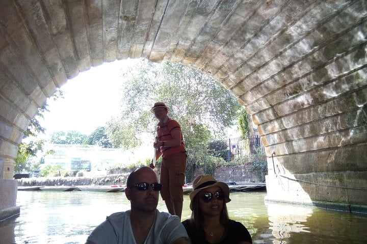Oxford punting on river with chauffeur guide