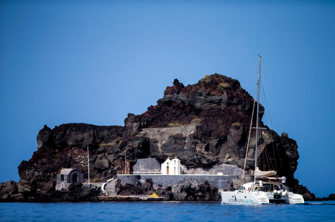 Comfort Romantic Sunset Cruise: Semi-Private Catamaran Santorini Cruise photo 2