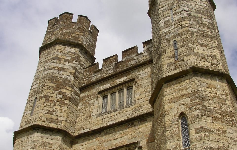 Private Day Tour to Leeds Castle and Gardens from London