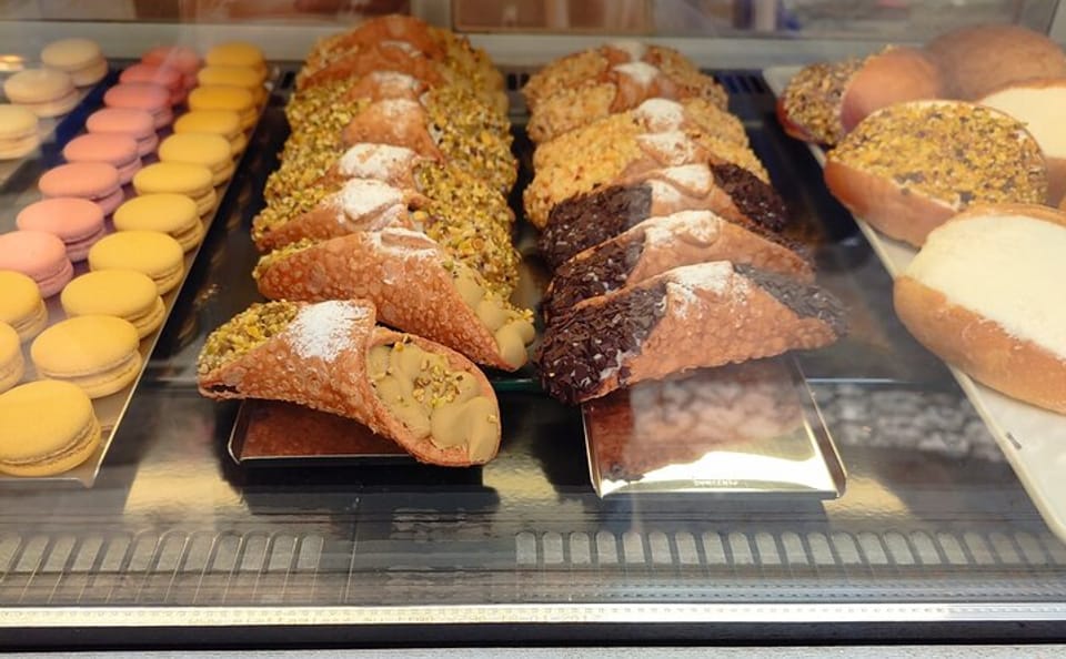 Rione Monti Food Tour in Rome with Market Visit