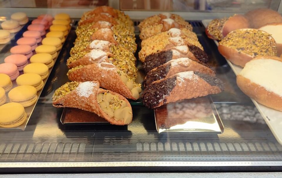 Rione Monti Food Tour in Rome with Market Visit