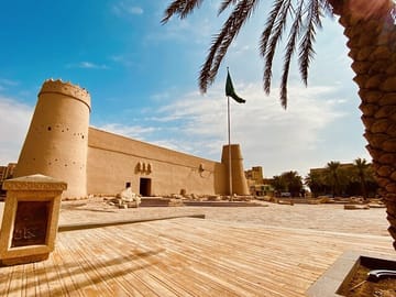 3-Day Tour: Edge of the World, City tour and Red Sand from Riyadh