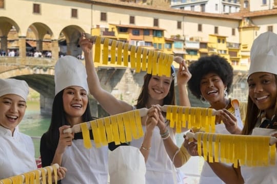 Handmade Pasta and Wine in Florence with Ponte Vecchio View