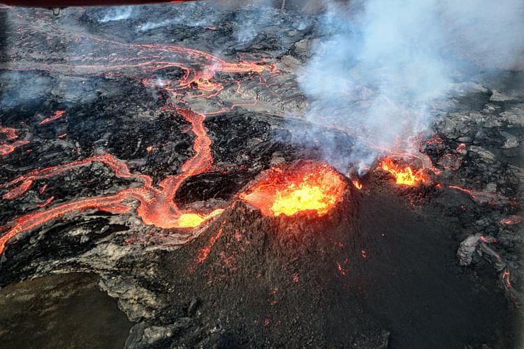 Volcano Flight over Geldingadalur | Circle Air Iceland | Air Tours ...