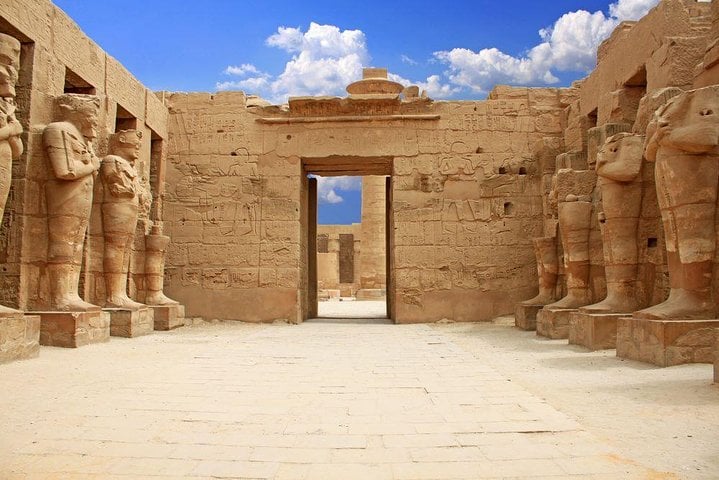 Discover the East and West Banks of the Nile 7