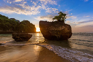 Spectacular Uluwatu Trip to Bali's Cliffside 