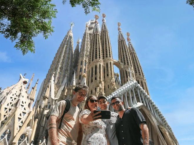 Sagrada Família Unveiled Semi-Private Tour With Fast Entry