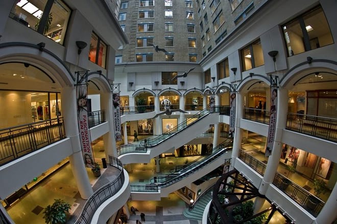 Private Montréal Downtown and Underground City Walking Tour photo 5