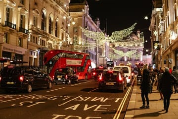 Explore London's Christmas Lights and Festive Sights Tour