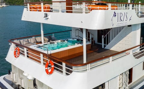 Luxury Day Cruise with Jacuzzi Pool in Halong Bay