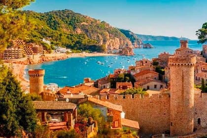 Private Tour from Barcelona to Costa Brava (with guide) GyG