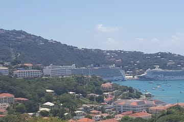 Charlotte Amalie Shore Excursion: Shopping and Beach Tour
