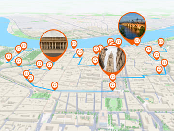 Full circuit: A walk in the heart of UNESCO heritage (Port of the Moon).