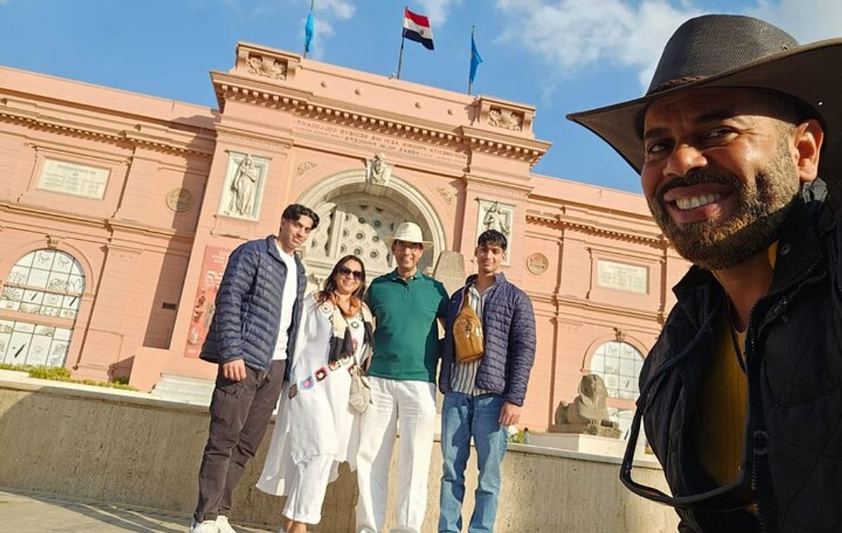 Best Day TourTo Giza Pyramids,Sphinx,Egyptian Museum, Bazar,Lunch