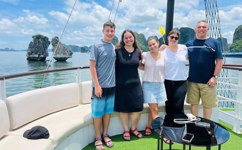 Halong Bay Day Cruise with Kayaking from Hanoi
