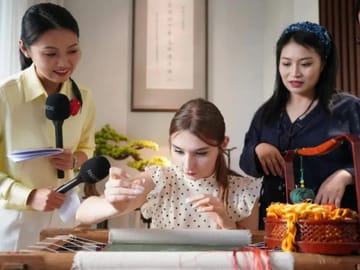 Shanghai: Traditional Silk Embroidery Workshop Experience