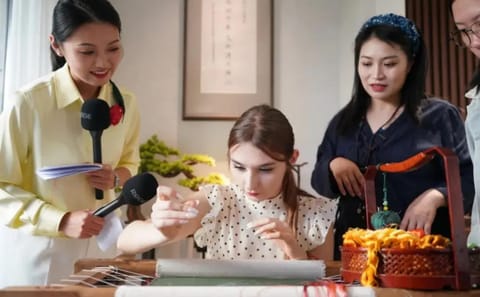 Shanghai Silk Embroidery Workshop with Expert Artisan