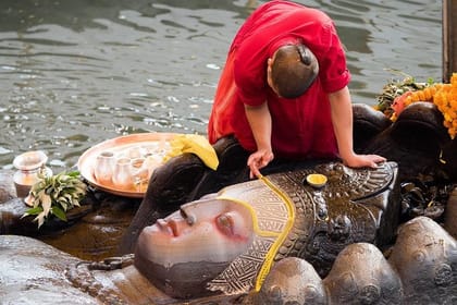 Jamchen Vijaya Stupa with short hike and Budanilkantha sightseeing