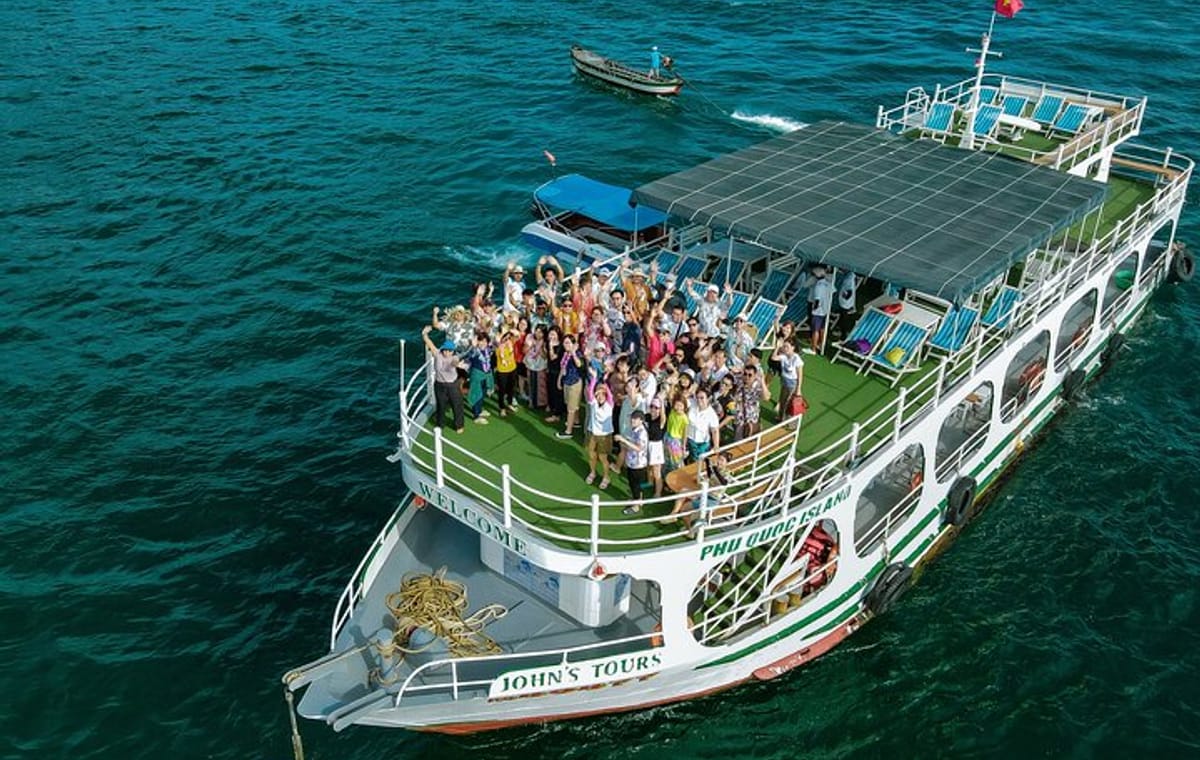 Phu Quoc Island Hopping and Snorkeling Tour with Lunch