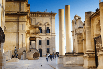 Valletta Street Food and History Tour with Private Transfers