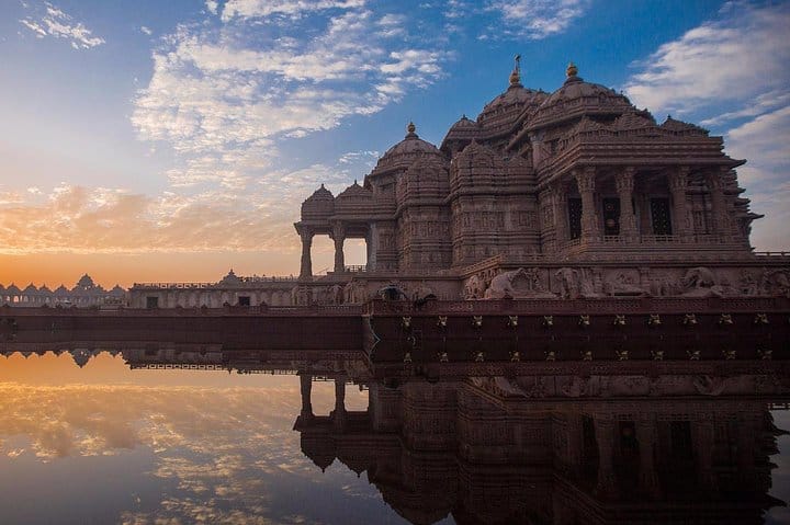 Private Tour of Akshardham Temple, Lotus Temple & Iskcone Temple in Delhi