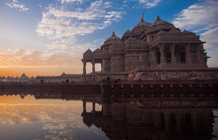 Private Tour of Akshardham Temple, Lotus Temple & Iskcone Temple in Delhi