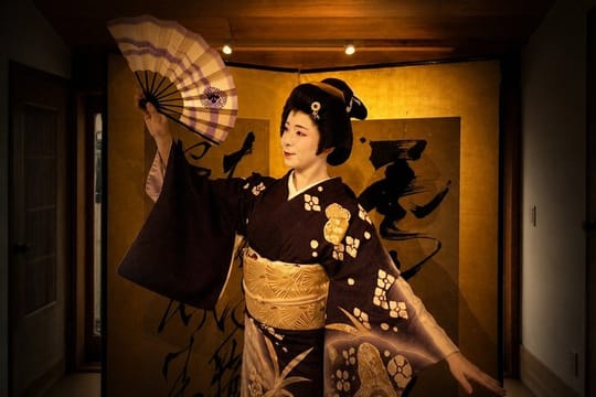 One Hour Geisha Show in Asakusa Tokyo